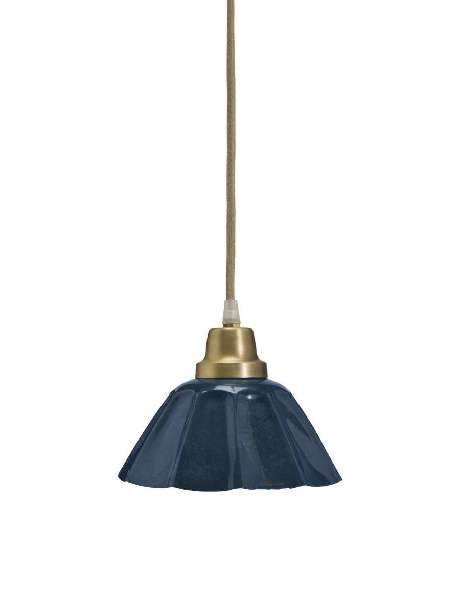 Ester Ø17 Blå vindueslampe Fra PR Home - Formen har et klassisk vintage-look og har en top i antik messingfinish.