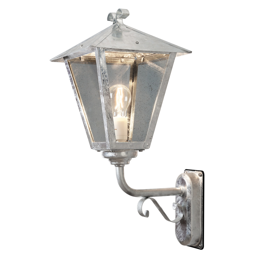 Benu Galvaniseret stål udendørslampe Fra Konstsmide - Denne lampe er lavet til at modst&aring; alle vejrforhold og er en holdbar og stilfuld l&oslash;sning til udend&oslash;rsbelysning.