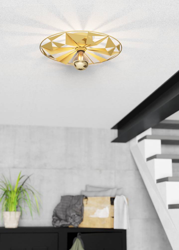 Castanuelo Ø42 Guld plafond Fra Eglo - Denne v&aelig;g- og loftlampe i guldfarvet metal har et i&oslash;jnefaldende geometrisk design, der skaber et dynamisk lysspil og giver rummet et luksuri&oslash;st pr&aelig;g.