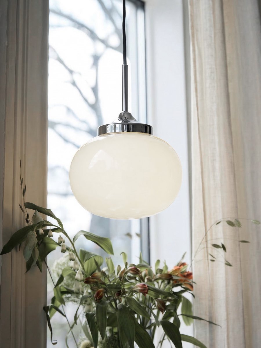 Elsy Ø18 Hvid vindueslampe Fra PR Home - Da glassk&aelig;rmene er overfladebehandlet i h&aring;nden, kan der forekomme sm&aring; afvigelser i sk&aelig;rmforskelle i masseproduktion.