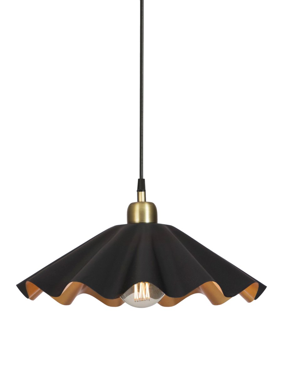 Aira Ø50 Sort loftslampe Fra PR Home - Aira loftlampe i matsort finish med messingfarvet inderside.