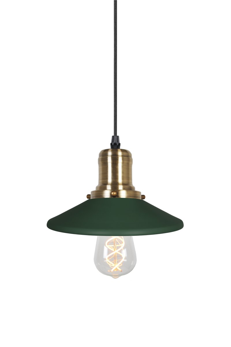 Disc Ø22 Grøn vindueslampe Fra Globen Lighting - Den grønne metalskærm i kombination med messingdetaljerne skaber en varm atmosfære i rummet.