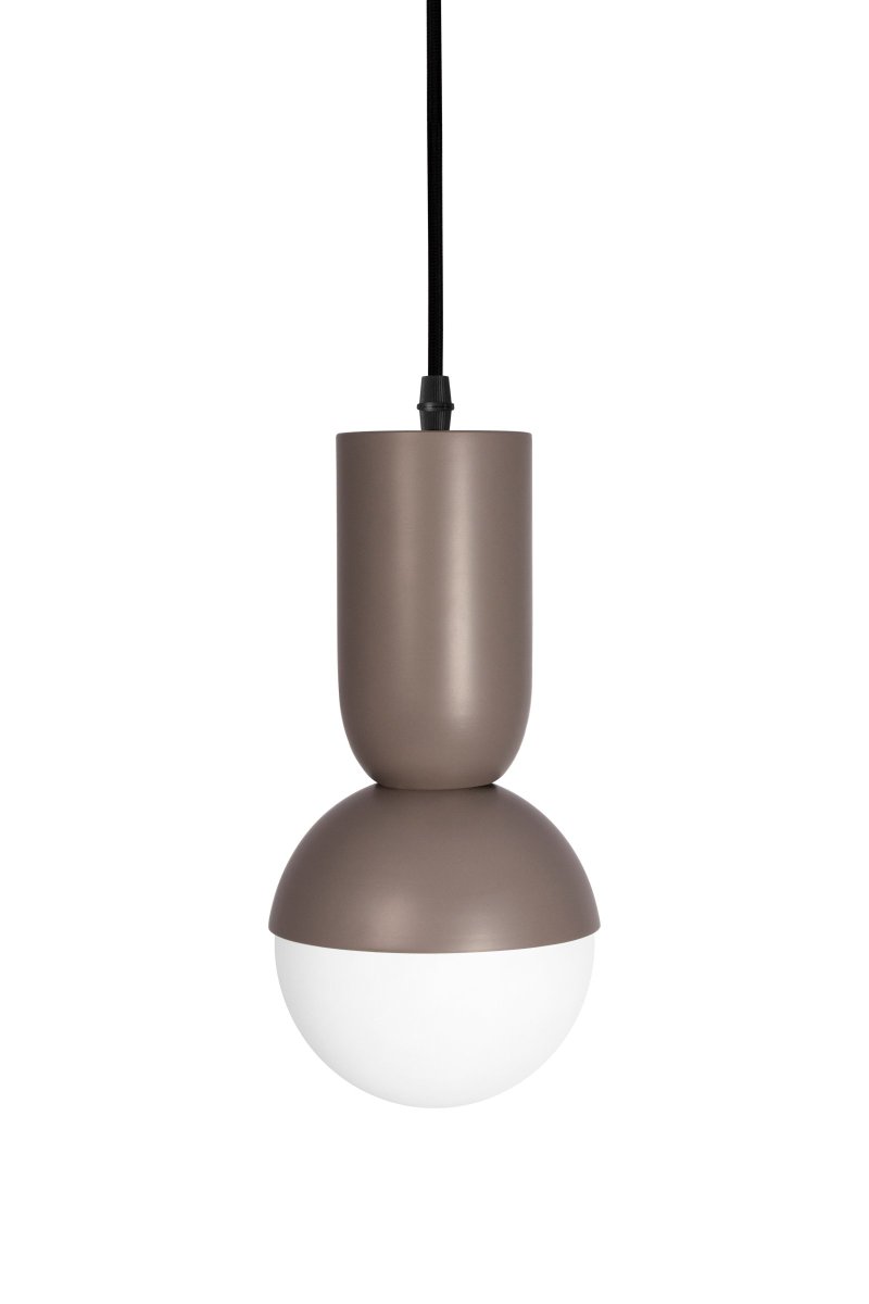 Nero Ø13 Brun loftslampe Fra Globen Lighting - Nero-lampen var fra begyndelsen et forsøg på at kombinere en globus med en oval rørform.