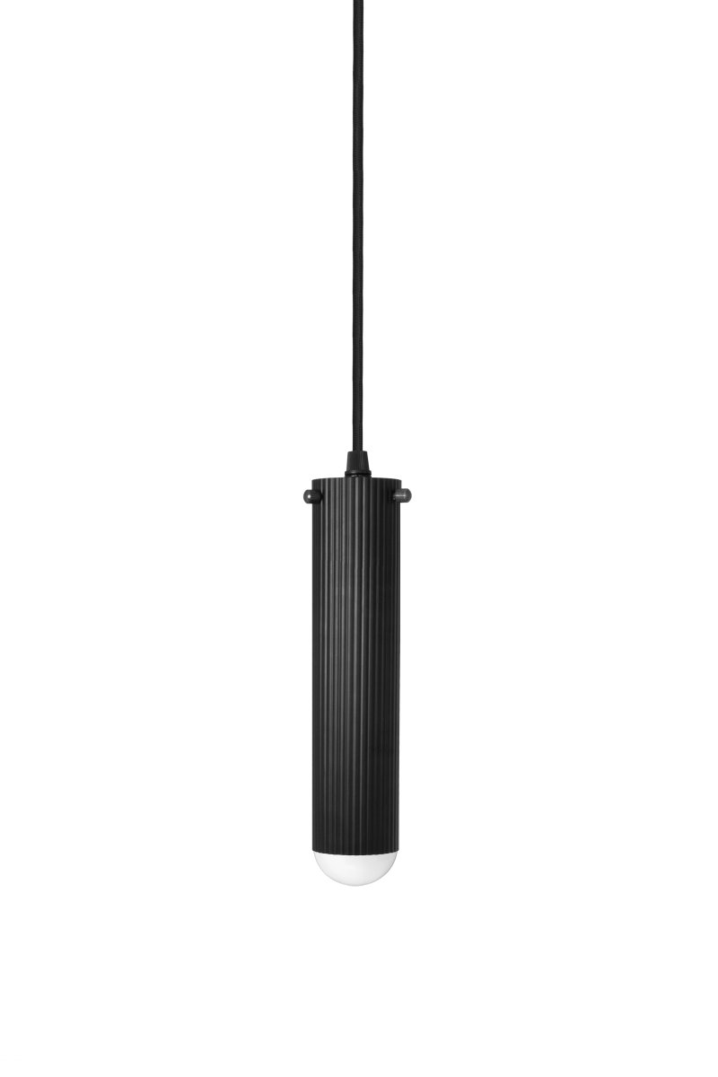 Hubble 22cm Sort vindueslampe Fra Globen Lighting - Lampens udtryk og lysm&oslash;nster kan nemt varieres med forskellige lyskilder: v&aelig;lg en retningsbestemt spot til funktionel arbejdsbelysning, en lille kugle for et moderne pr&aelig;g eller en st&oslash;rre lyskilde for en stemningsfuld atmosf&aelig;re.