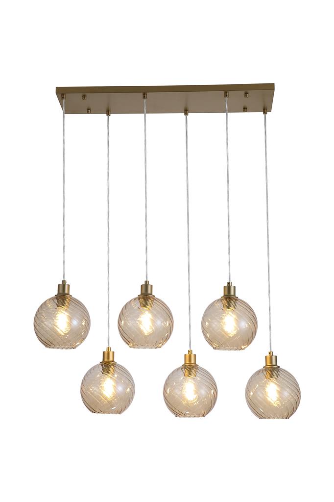 Radiance 95cm Guld loftslampe Fra Searchlight - Sk&aelig;rmene h&aelig;nger fra en loftsplade i en guldfinish, hvilket skaber et stilfuldt og sofistikeret udtryk.