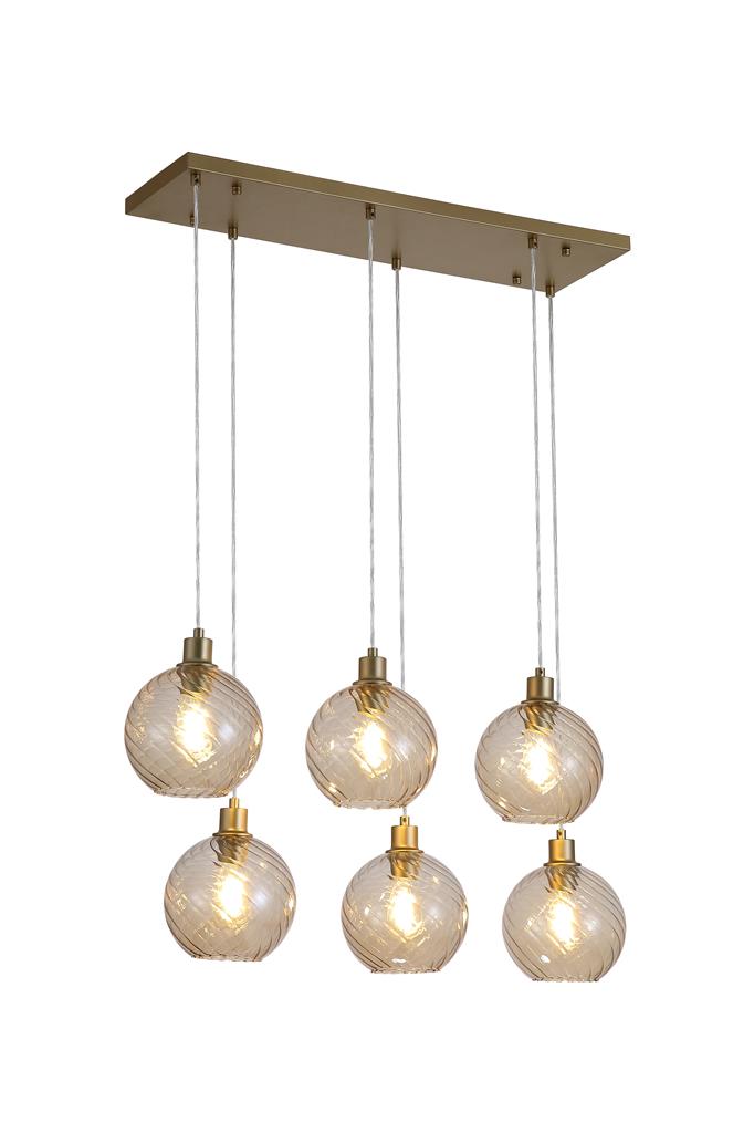 Radiance 95cm Guld loftslampe Fra Searchlight - Sk&aelig;rmene h&aelig;nger fra en loftsplade i en guldfinish, hvilket skaber et stilfuldt og sofistikeret udtryk.
