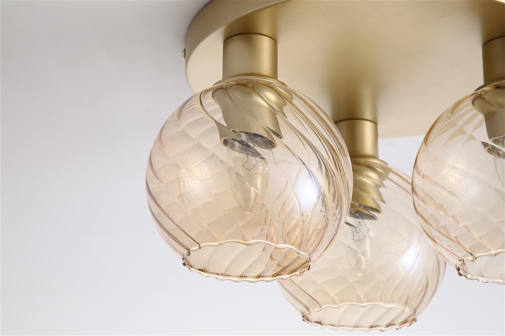 Radiance Ø38 Guld plafond Fra Searchlight - Skærmene sidder på en loftsplade i en guldfinish, hvilket skaber et stilfuldt og sofistikeret udtryk.