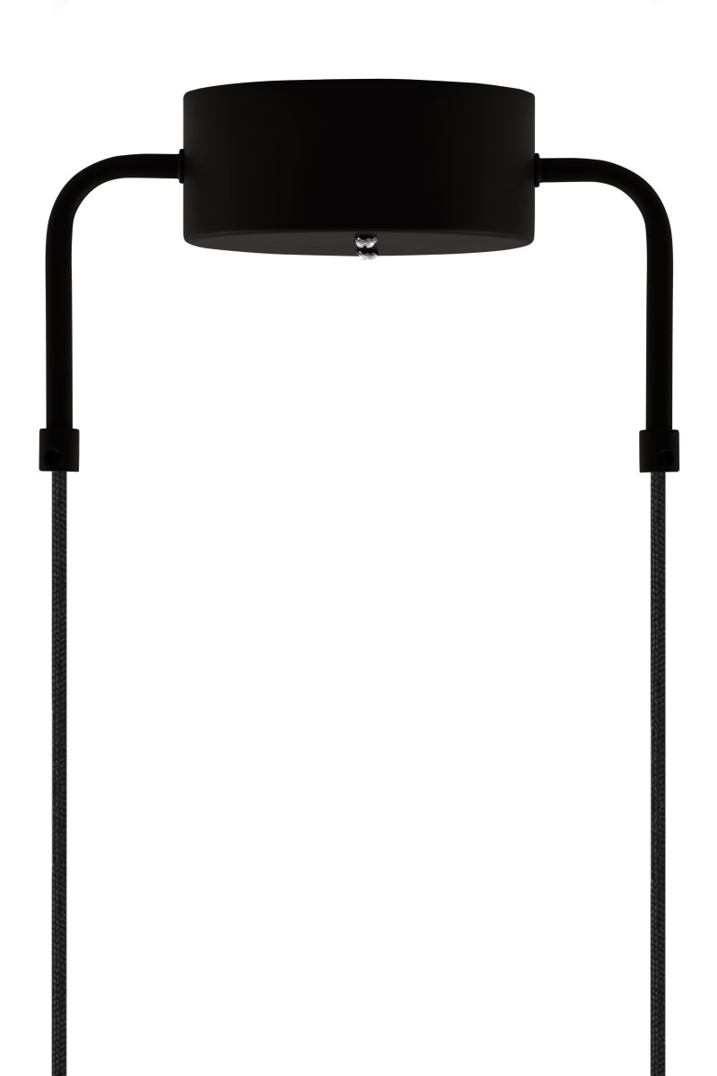 Curve Ø50 Sort loftslampe Fra Globen Lighting - Lavet af matlakeret metal med to 120 cm tekstilledninger og matchende metalloftskop.