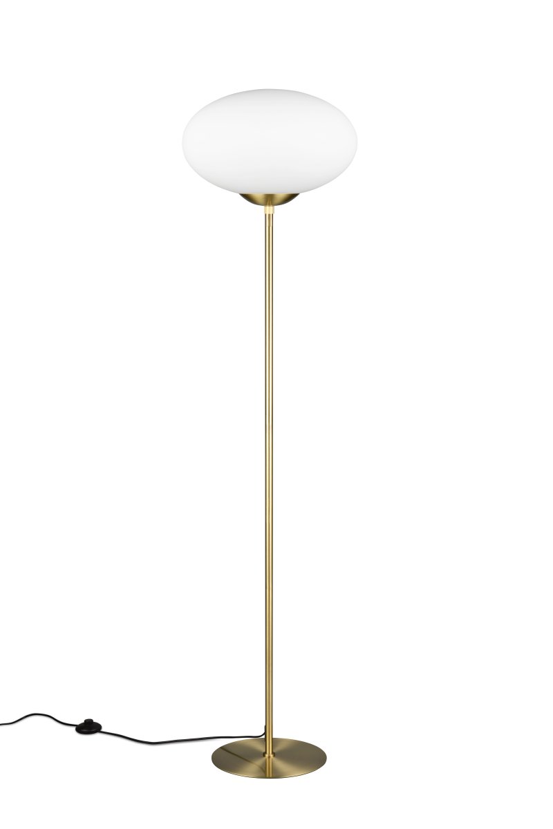 Fomento Mat messing gulvlampe Fra Trio Lighting - Kombinationen af mat messing og hvidt glas skaber en følelse af luksus og sofistikering.