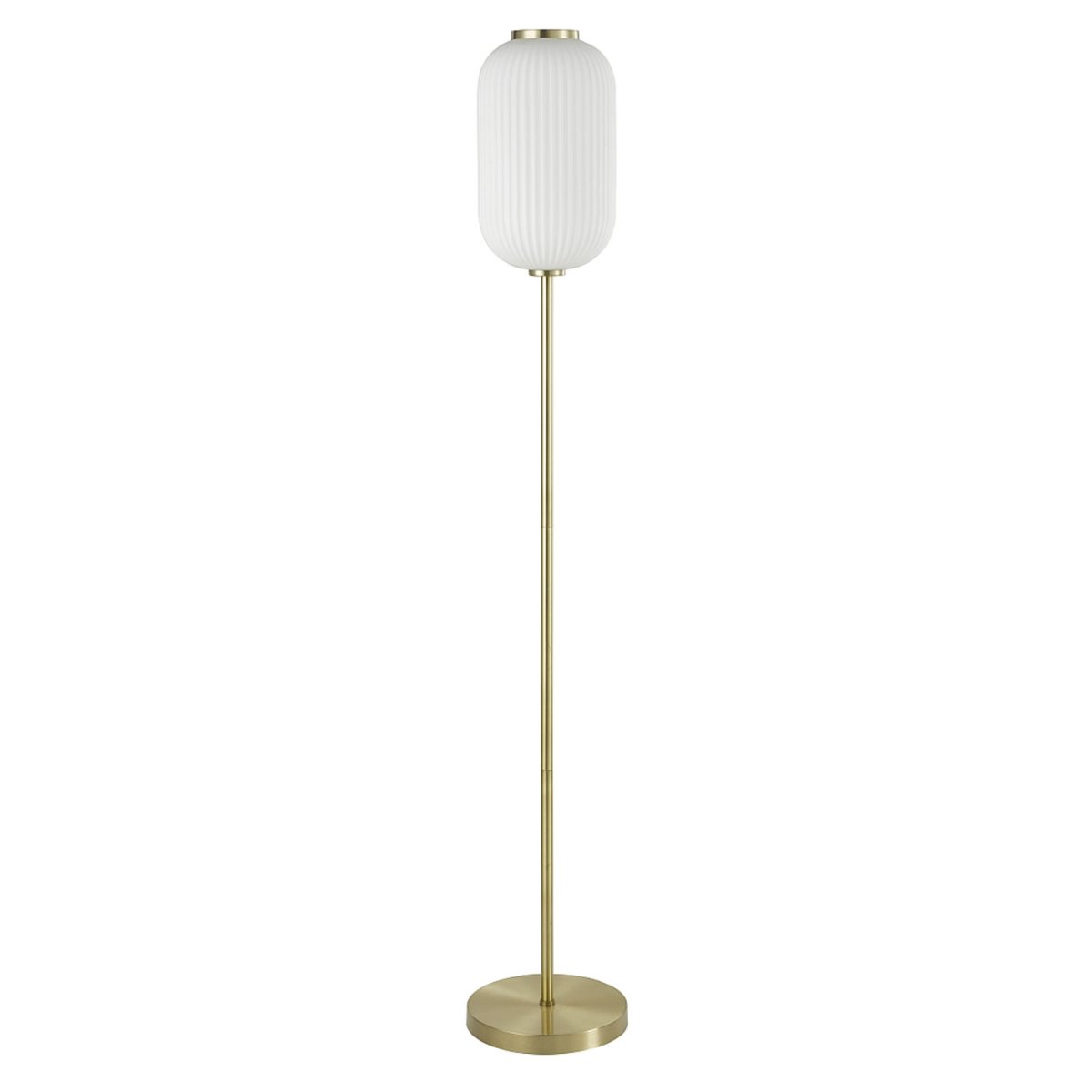 Nicki Børstet messing gulvlampe Fra Oriva - Lampens stilrene design g&oslash;r den til et i&oslash;jnefaldende tr&aelig;k i dit interi&oslash;r, samtidig med at den smelter harmonisk ind i b&aring;de klassiske og moderne milj&oslash;er.