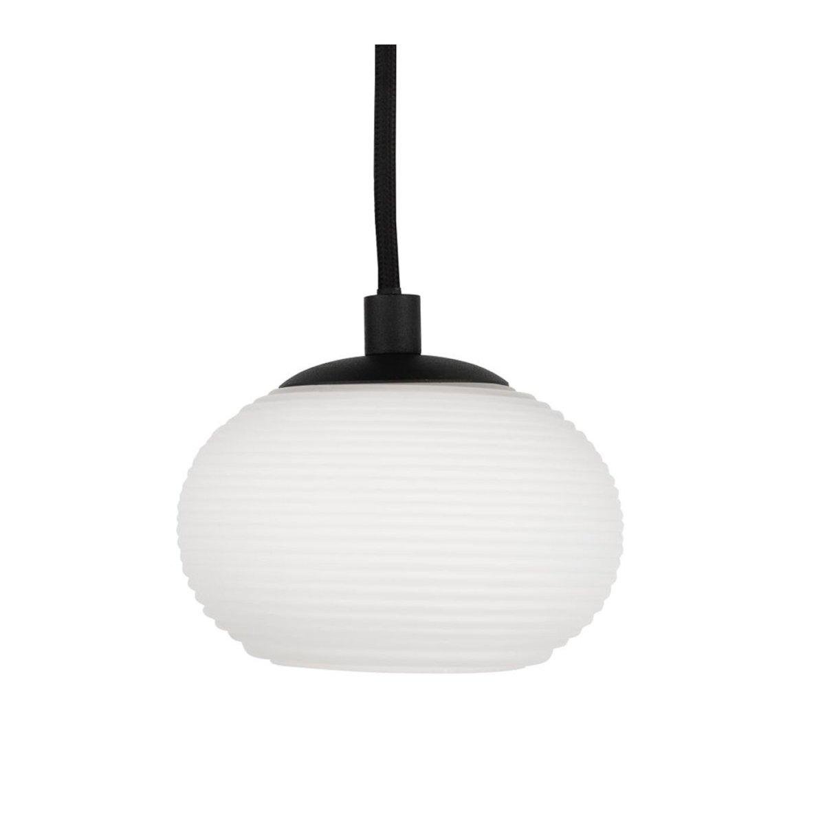 Nova Ø12 Opal vindueslampe Fra Oriva - Med sit tidl&oslash;se design passer den til b&aring;de moderne og klassiske indretningsstile, og vil med garanti v&aelig;re en i&oslash;jnefaldende funktion i dit hjem.