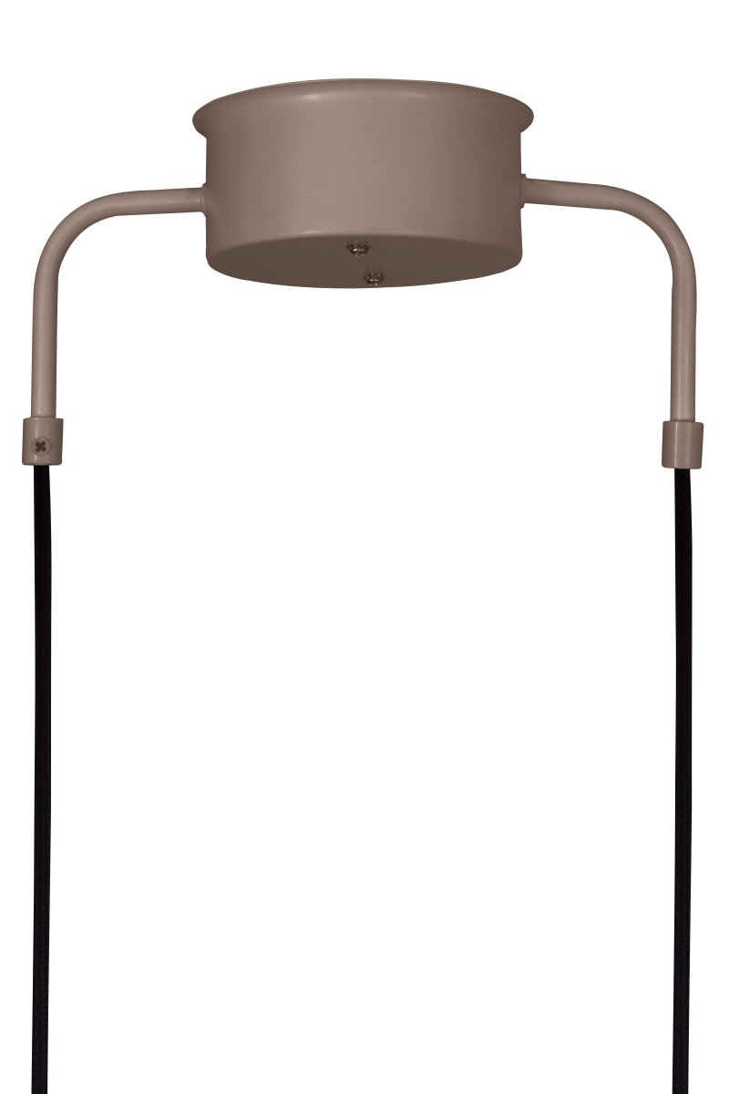 Curve 165cm Brun loftslampe Fra Globen Lighting - Pendlen er lavet af matlakeret metal med fem sk&aelig;rme og leveres med to 200 cm tekstilledninger og en matchende baldakin.