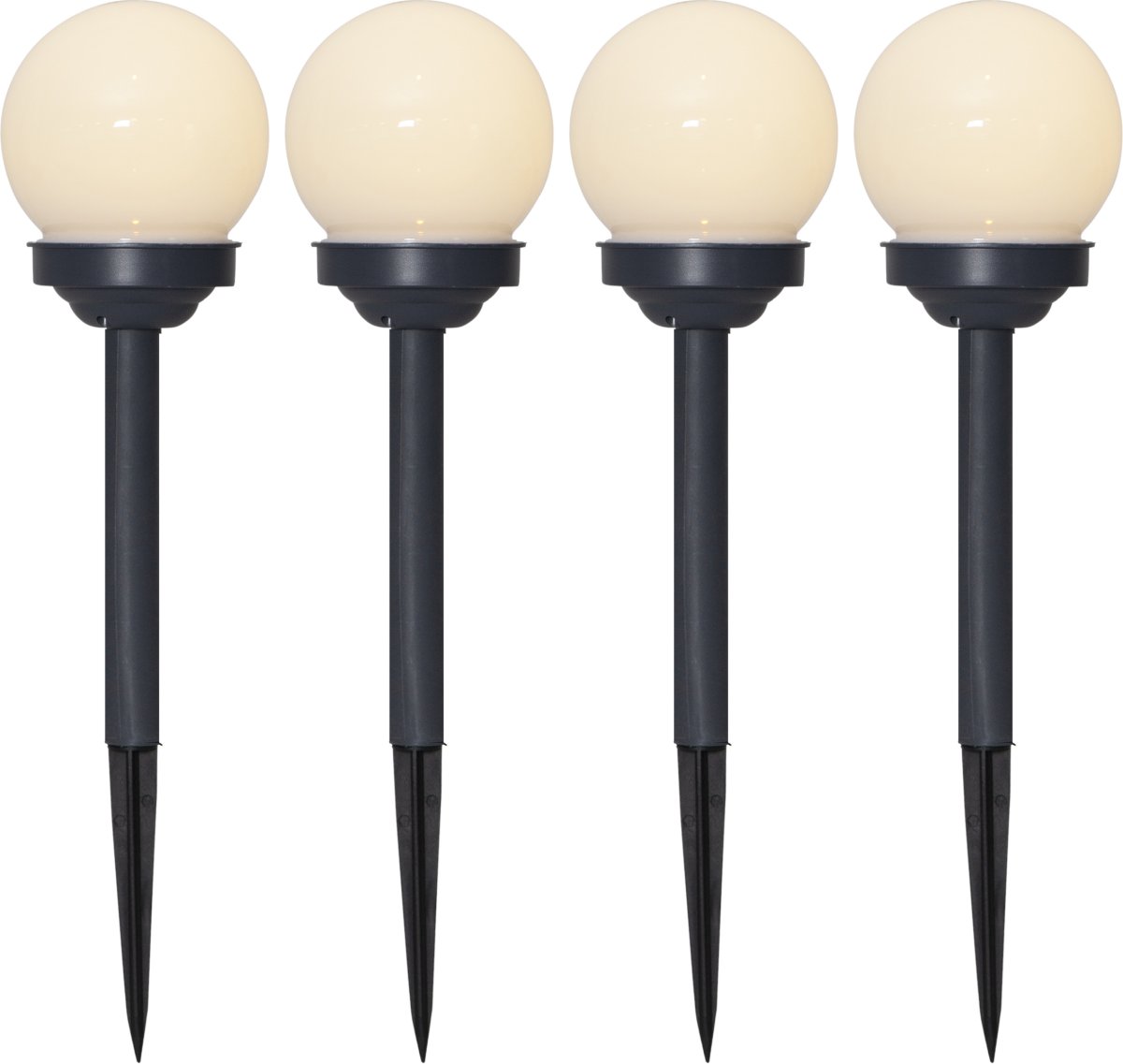 Globus 4-pk Hvid solcellelampe Fra Star Trading - Globus er en praktisk pakke med 4 solcellelamper, der oplyser din have på en stilfuld måde.