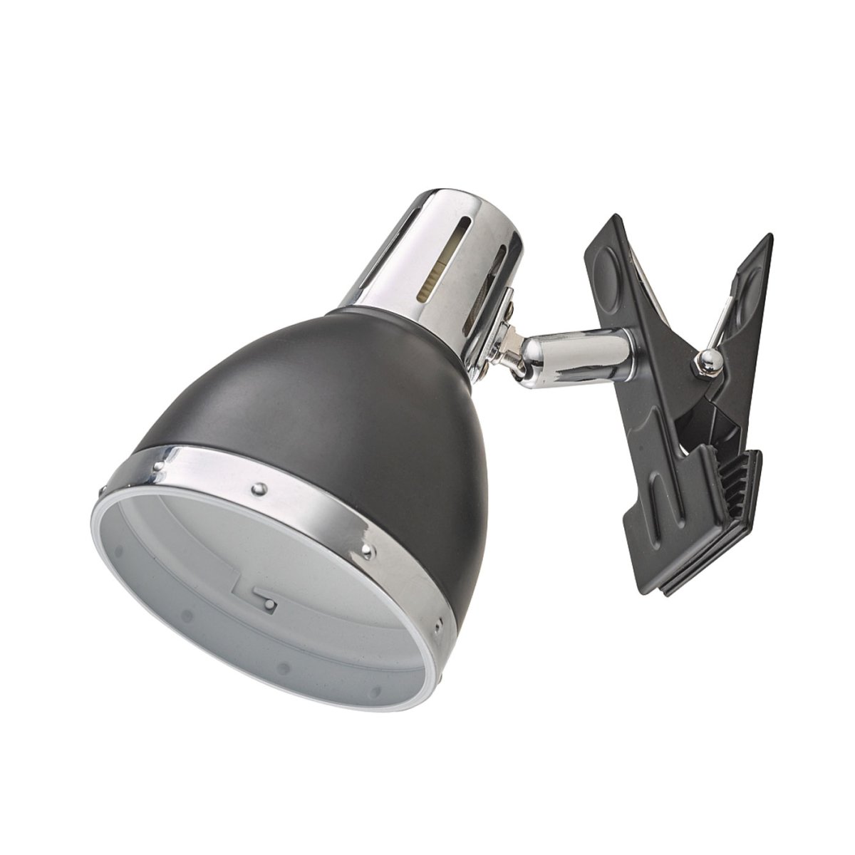 Klämma Sort klemmelampe Fra Oriva - Klamma-lampen i sort metal med kromdetaljer er en fleksibel belysningsløsning.