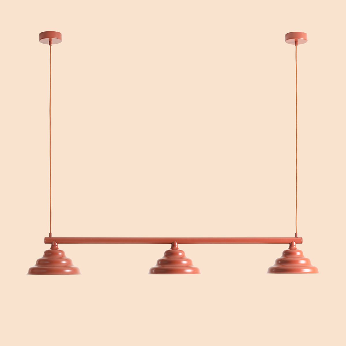 Wave 106cm Orange loftslampe Fra Artera - De robuste skærme af metal i en rødbrun farve giver en flot spredning af lys dun, som gør den perfekt til at hænge over spisebordet eller køkkenet.