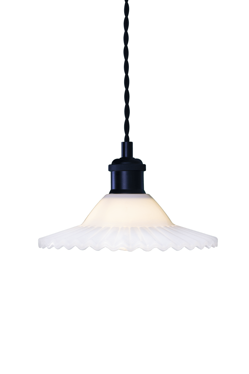 Silvia Ø22 Sort og hvid vindueslampe Fra Aneta Lighting - Silvia vindueslampen i romantisk vintagestil er en flot indretningsdetalje, der fungerer lige godt i et klassisk, rustikt og moderne hjem.