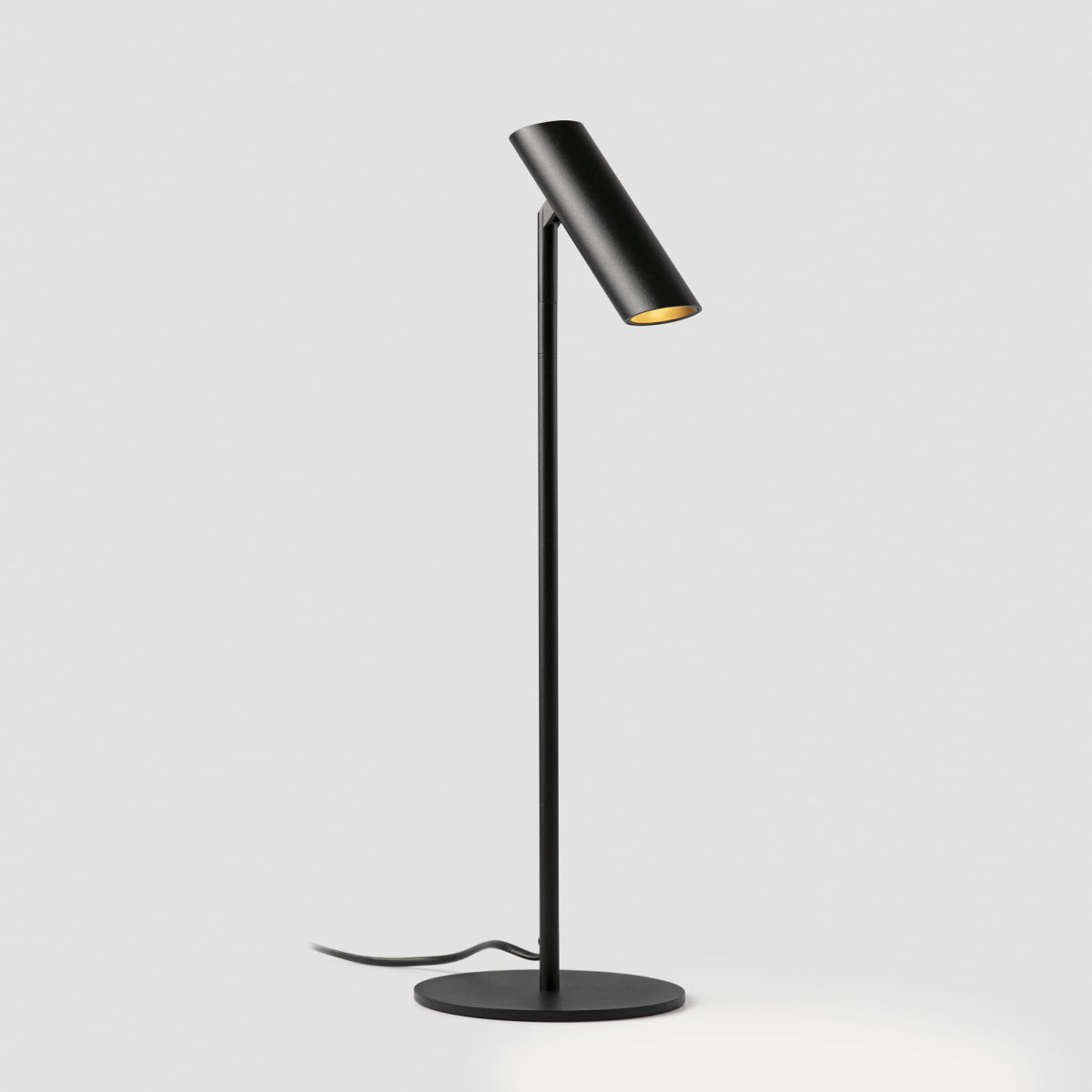 Leo 48cm Sort skrivebordslampe Fra Faro Barcelona - Leo er en sort bordlampe med integreret LED, der kombinerer alsidighed med moderne design.