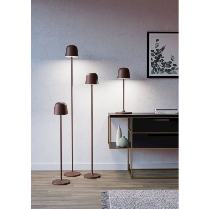 Mannera 140cm Rusten brun bærbar Fra Eglo - Takket være den trådløse funktion kan lampen placeres frit i rummet og giver et jævnt og behageligt lys - Perfekt til at skabe stemning eller til læsning.