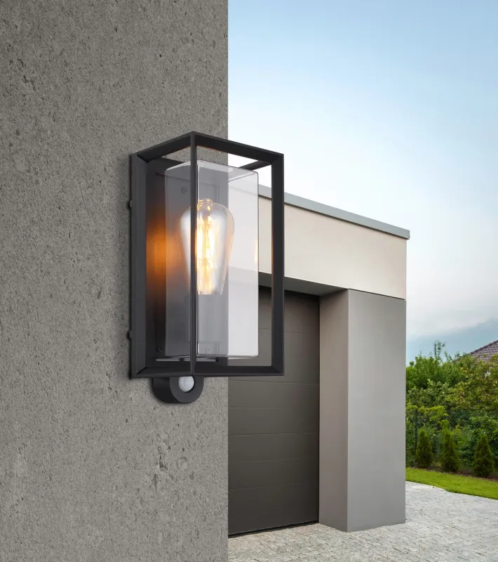 Logana Sort udendørslampe Fra Globo Lighting - Med sin rektangul&auml;ra design och unika ljusspridning kombinerar den stil och funktion.