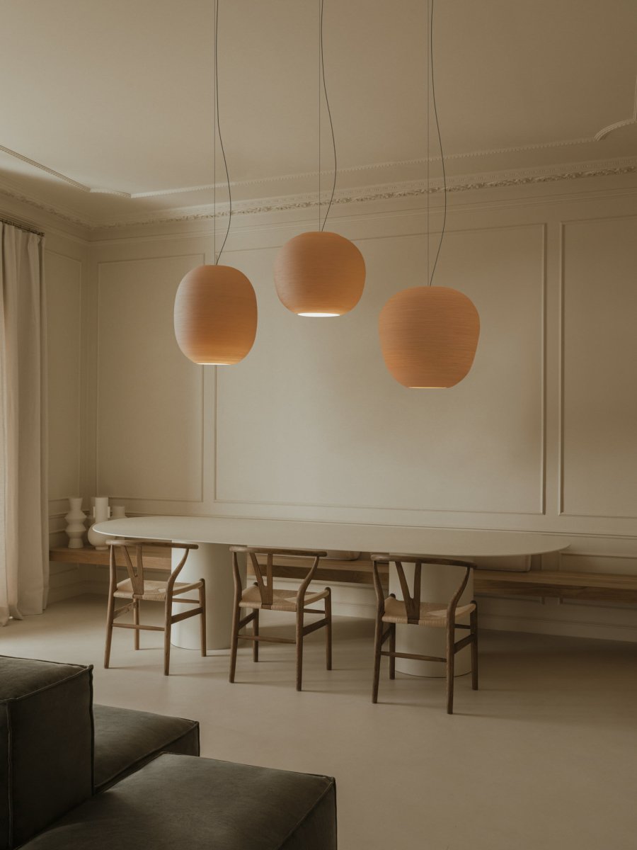 Tierra Ø47 Beige loftslampe Fra Faro Barcelona - Tierra 470 er en pendellampe designet af H&eacute;ctor Serrano, lavet med 3D-printet PLA og genbrugt fyrretr&aelig;scellulose - et bioplastmateriale med en unik, uregelm&aelig;ssig tekstur.