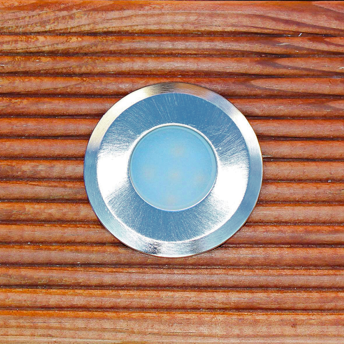 Terra Sølv Fra Lightson - P&aring; en mole eller langs en korridor, kan du skabe en meget blød lysstrøm, mens lyset guider dig, hvor du skal hen.