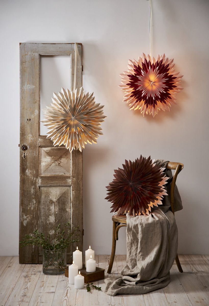 Ice Ø50 Beige Fra Star Trading - Konturen er lidt uj&aelig;vn for en mere vinterlig f&oslash;lelse.