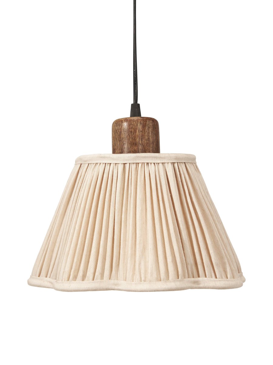 Siv Ø30 Råhvid loftslampe Fra PR Home - Siv er en loftslampe med rynket stof i silkelook og foret med bomuldsstof i samme farve.