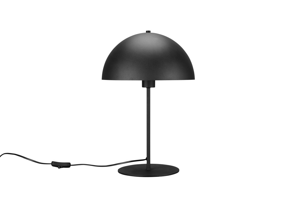 Nola 45cm Sort bordlampe Fra Trio Lighting - Den moderne, svampeformede form passer ind i dit interiør og skaber harmoni på en byr&aring; eller natborde.