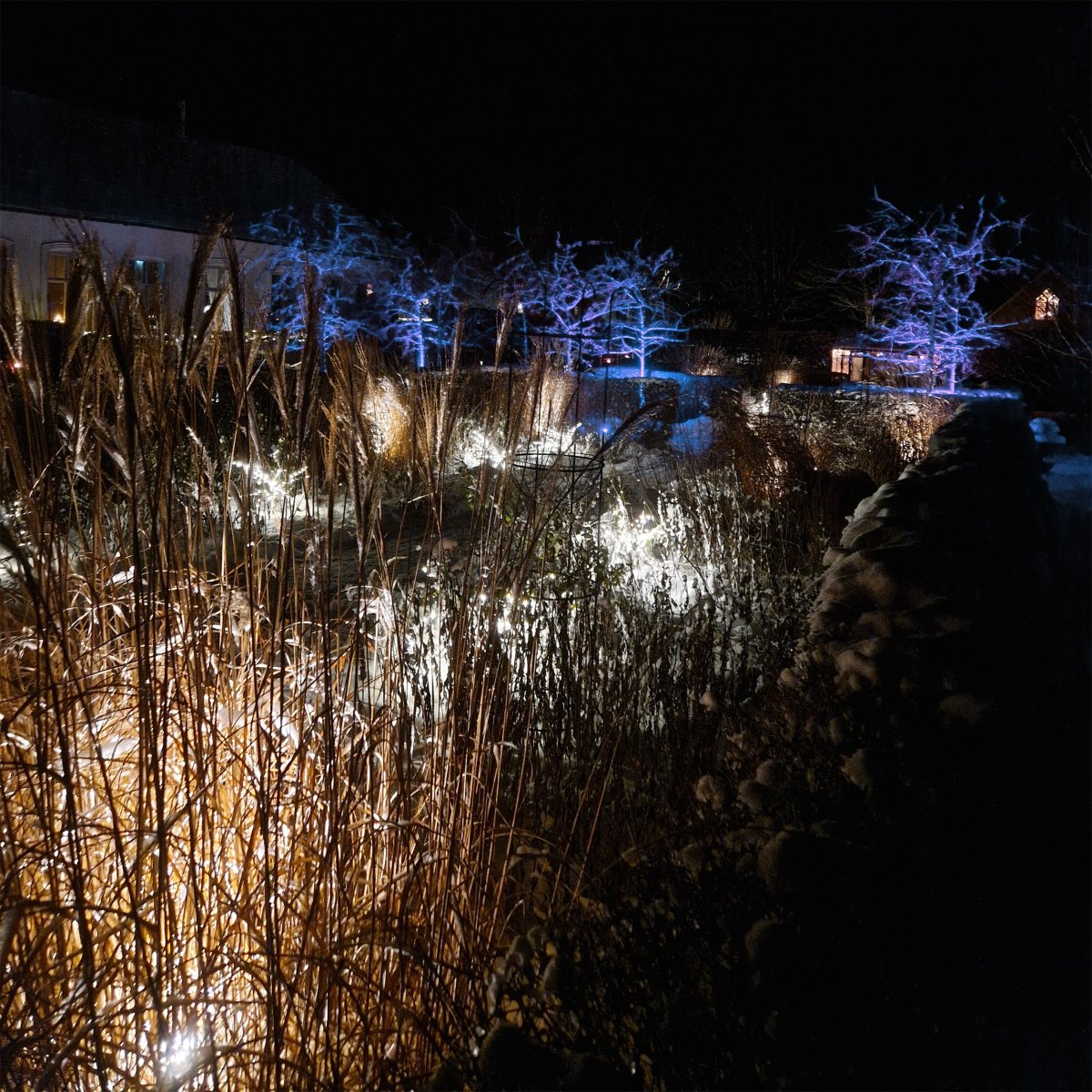 Twiggy Sort Fra Lightson - Det giver st&oslash;rre fleksibilitet, hvis du fx &oslash;nsker dem i et blomsterbed eller m&aring;ske i en krukke p&aring; hver side af indgangsd&oslash;ren.