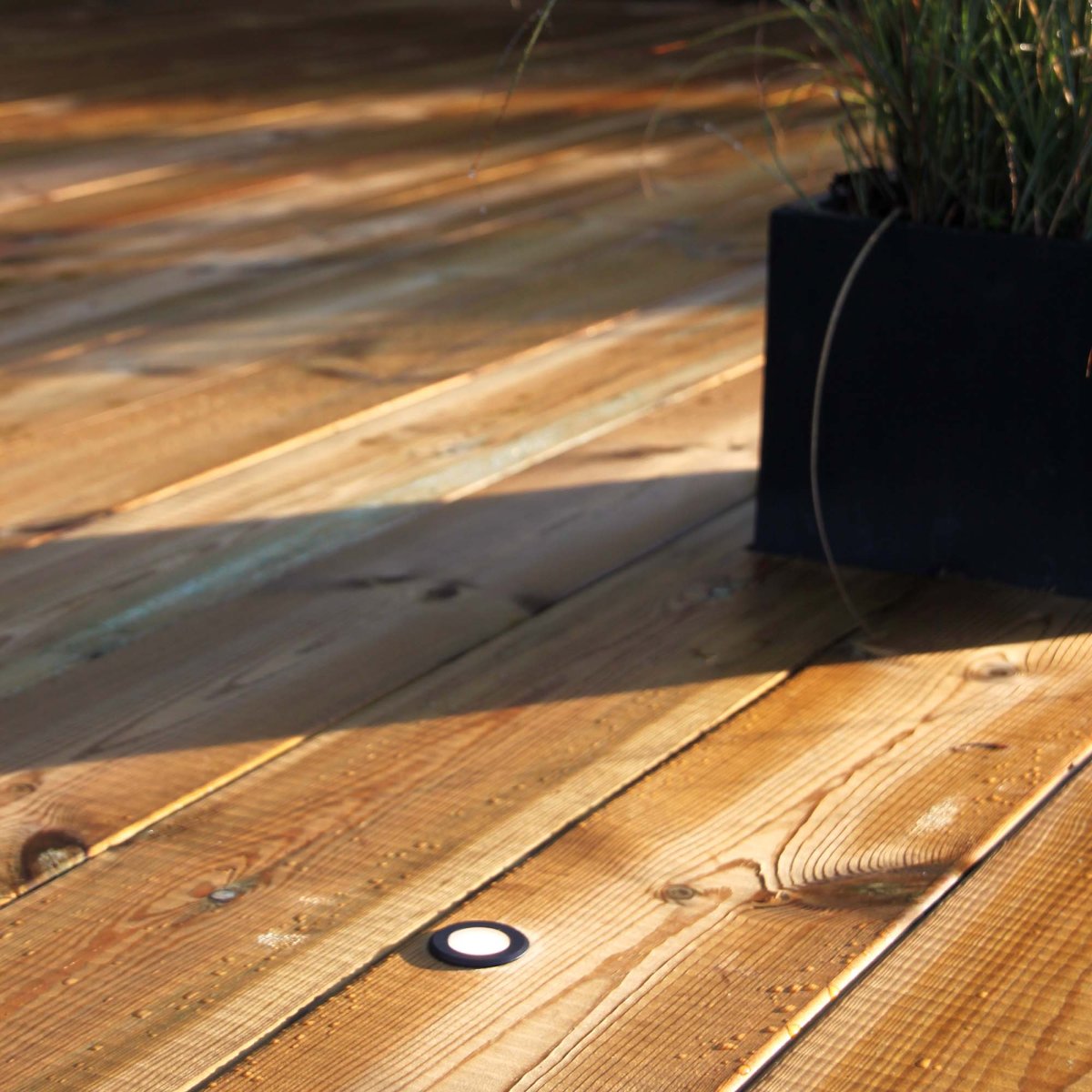 Orion 5 Sort Fra Lightson - Med Orion kan du p&aring; en bro eller langs en korridor skabe et bl&oslash;dt lysflow samtidig med, at lyset leder dig frem.