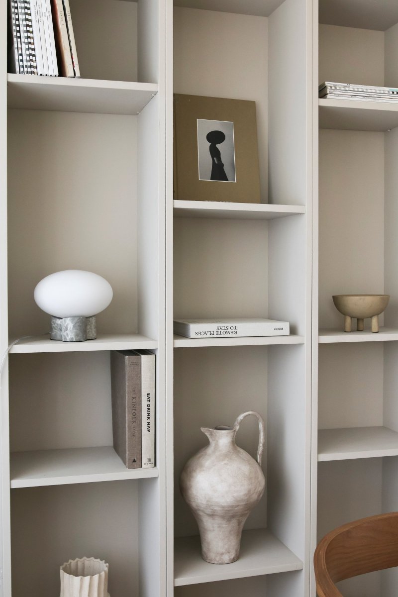 Mammut 18cm Grå bordlampe Fra Globen Lighting - Mammut er en eksklusiv og legende bordlampe med sine korte ben og store glaskuppel.