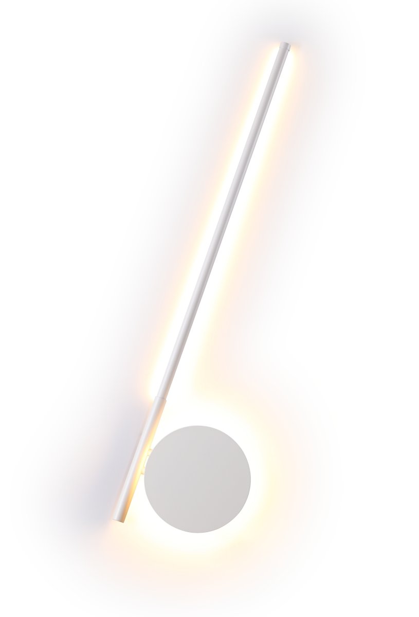 Pesaro LED 80cm Hvid væglampe Fra Lampan - Med sit unikke og stilrene design fungerer Pesaro LED ikke kun som en belysningsl&oslash;sning, men ogs&aring; som et kunstv&aelig;rk i sig selv.