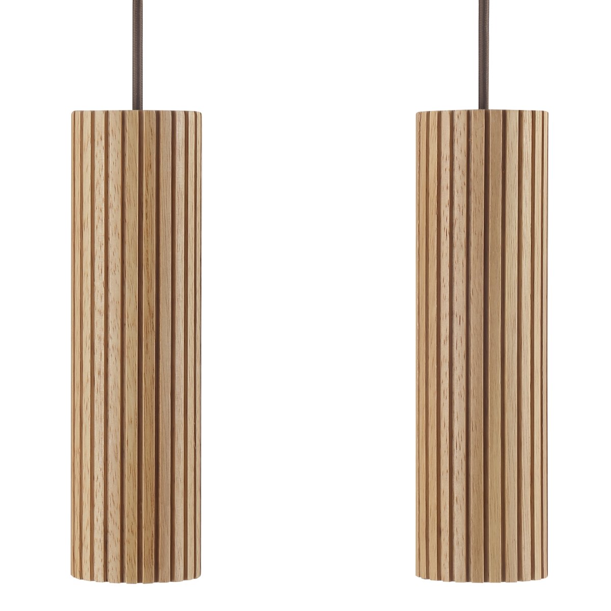 Lakewood 95cm Træ loftslampe Fra Brilliant - De fem pendler er placeret i rækkefølge, og højden kan justeres under installationen for at tilpasse sig rummet og den ønskede placering.