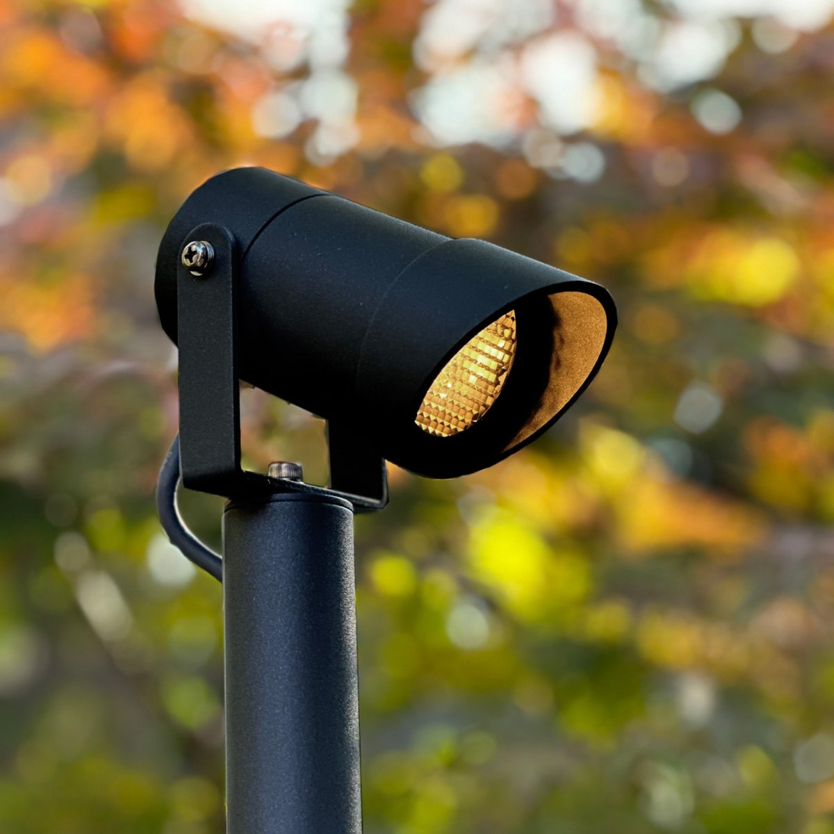 Blændingsskærm Luna/Arcus/Nova Sort Fra Lightson - En praktisk sort blændingsskærm i aluminium, der passer til Luna-, Nova- og Arcus-serien fra Lightson.