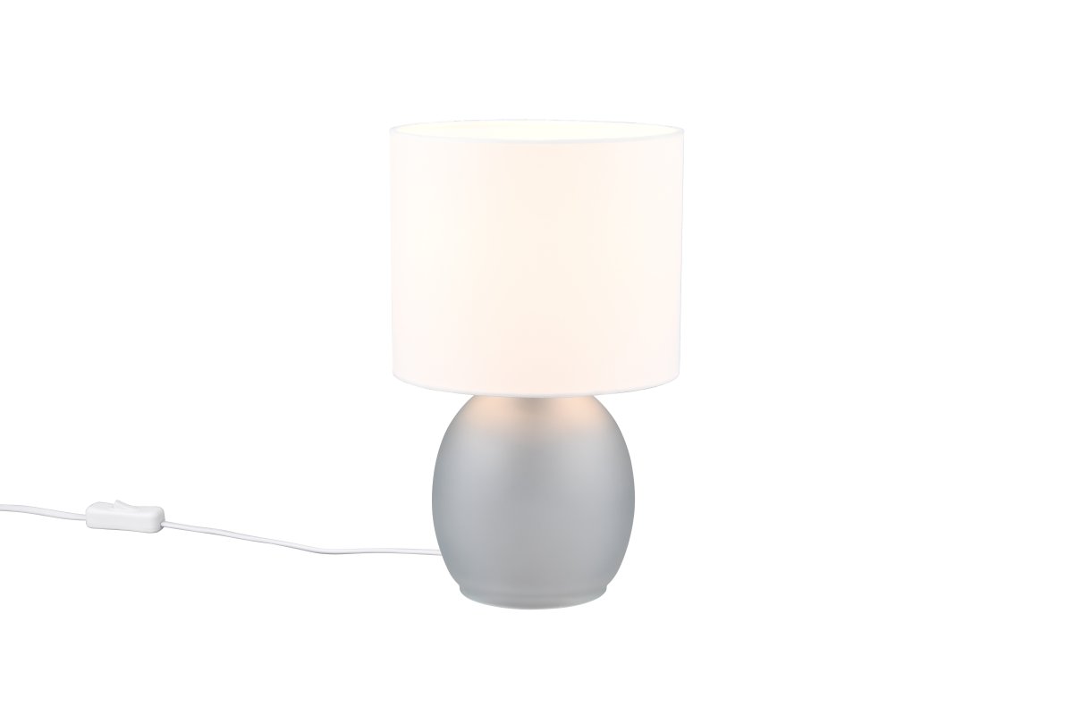 Vela 30cm Grå bordlampe Fra Trio Lighting - Den sofistikerede farvekombination af hvid og grå fuldender lampens design og giver en moderne følelse, hvilket gør den til en ideel indretningsdetalje i dit hjem.