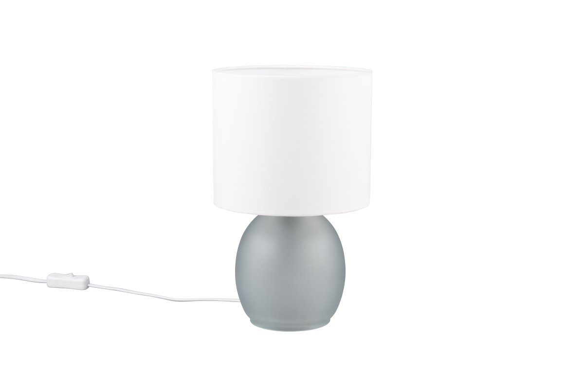 Vela 30cm Grå bordlampe Fra Trio Lighting - Den sofistikerede farvekombination af hvid og grå fuldender lampens design og giver en moderne følelse, hvilket gør den til en ideel indretningsdetalje i dit hjem.