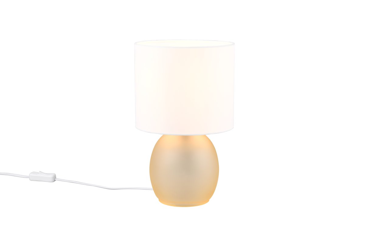 Vela 30cm Rav bordlampe Fra Trio Lighting - Den sofistikerede farvekombination af hvid og rav fuldender lampens design og giver den en tidl&oslash;s f&oslash;lelse, hvilket g&oslash;r den til en ideel indretningsdetalje i dit hjem.