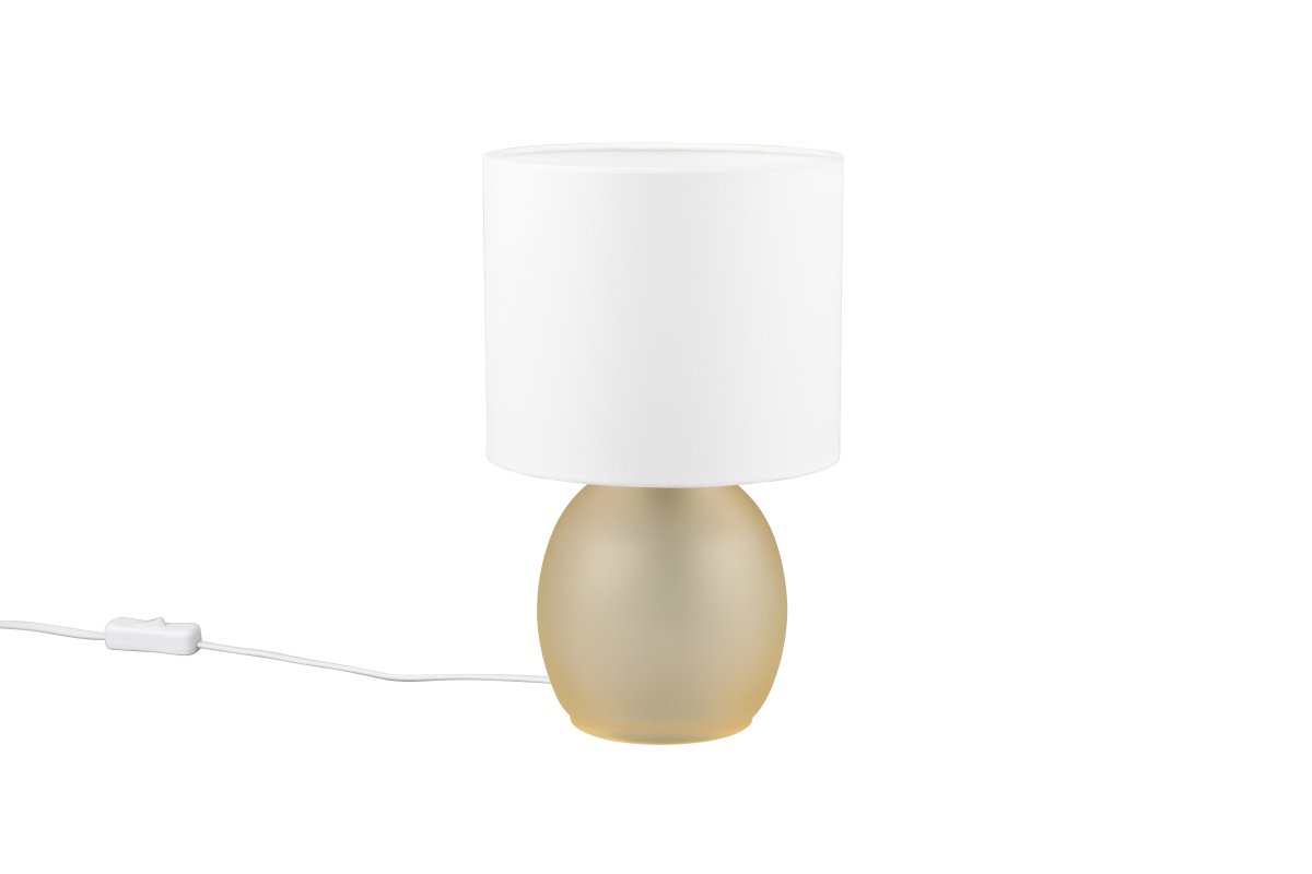 Vela 30cm Rav bordlampe Fra Trio Lighting - Den sofistikerede farvekombination af hvid og rav fuldender lampens design og giver den en tidl&oslash;s f&oslash;lelse, hvilket g&oslash;r den til en ideel indretningsdetalje i dit hjem.