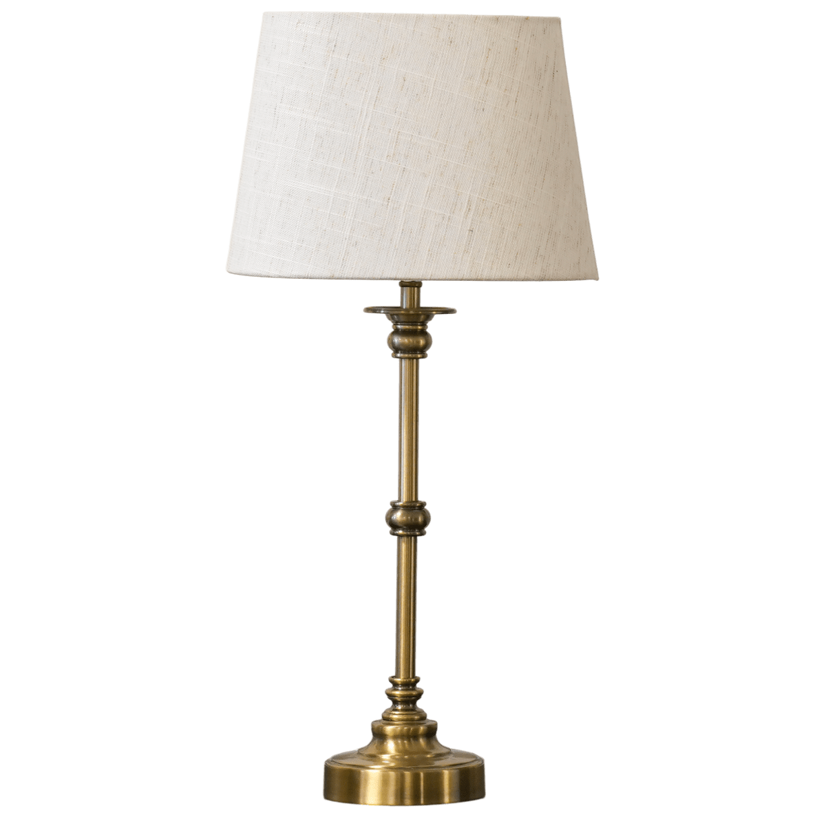Axel Mini 50cm Antik messing bordlampe Fra Lampan - Axel mini er en elegant bordlampe med et klassisk udtryk og dekorative detaljer.