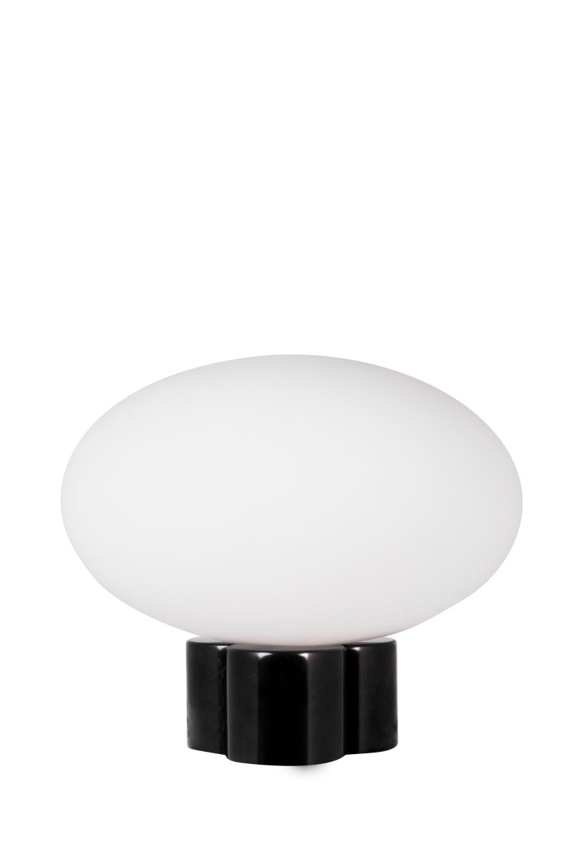 Mammut 25cm Sort bordlampe Fra Globen Lighting - Mammut er en eksklusiv og legende bordlampe med sine korte ben og store glaskuppel.