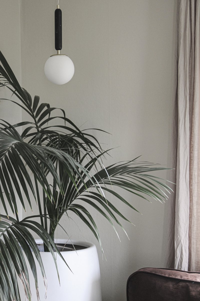 Torrano Ø15 Sort marmor vindueslampe Fra Globen Lighting - Sten er et naturmateriale, og marmoreringens farve og nuancer varierer og skaber et unikt mønster for hvert møbel.