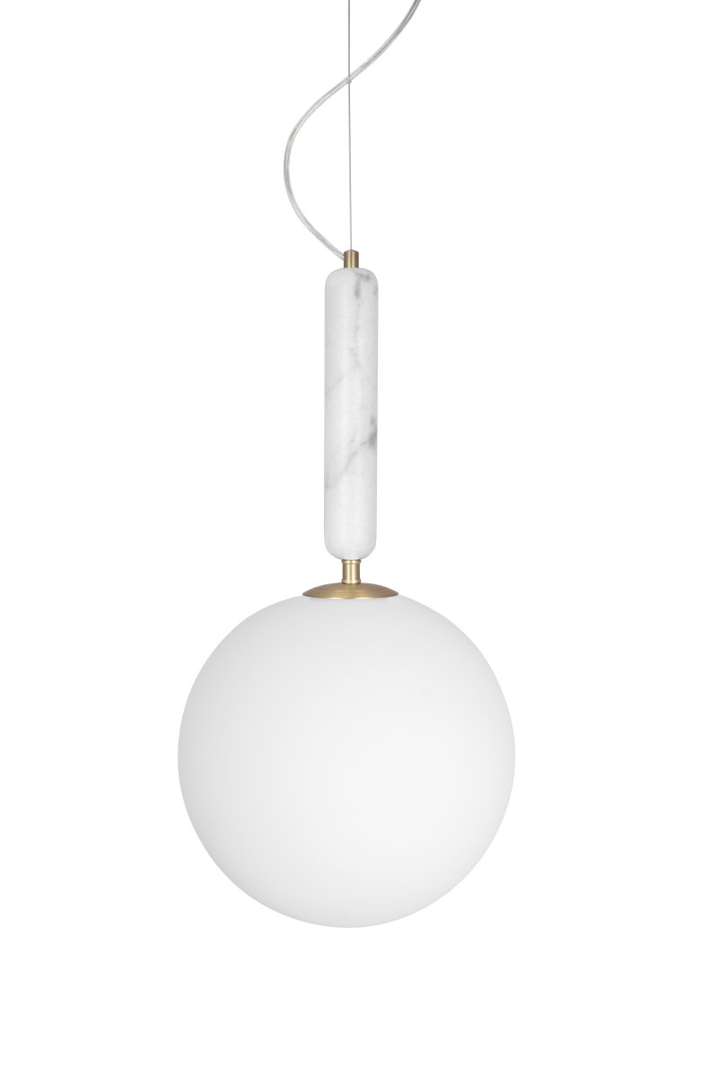 Torrano Ø30 Hvid marmor loftslampe Fra Globen Lighting - Sten er et naturmateriale, og marmoreringens farve og nuancer varierer og skaber et unikt mønster for hvert møbel.