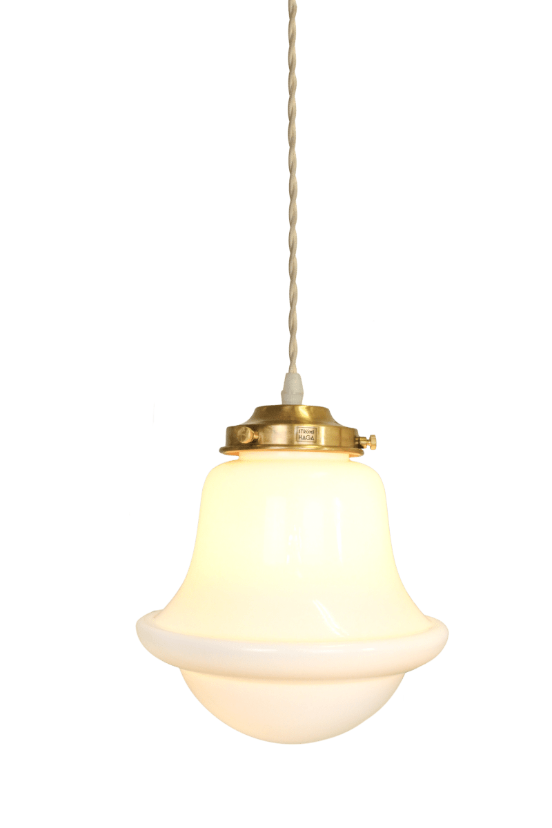 Sture Ø20 Hvid loftslampe Fra Strömshaga - Opalglasset spreder et bl&oslash;dt og behageligt lys over et bredere omr&aring;de og skaber en hyggelig f&oslash;lelse i rummet.