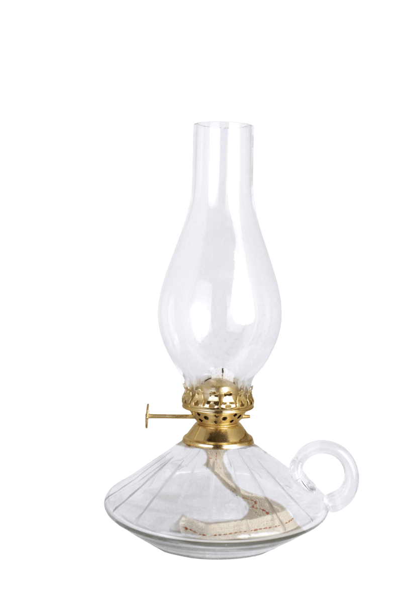 Zoom billede af Kerosene lamp with handle big Gennemsigtig Fra Strömshaga - Oliehuset er lavet af klart glas med smukt &aelig;tsede kanter, der giver lampen et elegant og tidl&oslash;st udtryk.