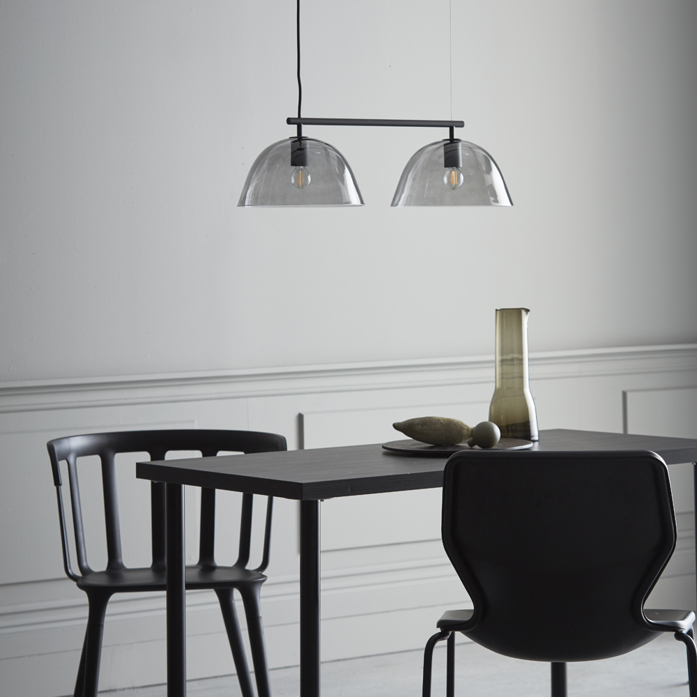 Wendo 70cm Sort loftslampe Fra CO Bankeryd - Wendo loftlampen passer perfekt over rektangulære spiseborde, da lampen giver godt lys samtidig med, at den skaber karakter i rummet.