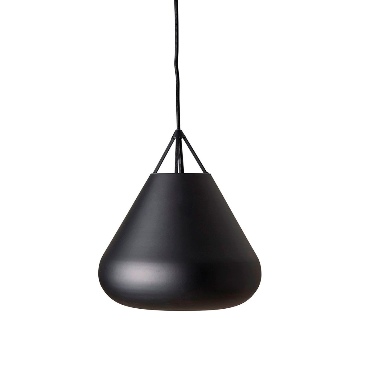 Volta Ø26 Sort loftslampe Fra Dyberg Larsen - Designet af Frank Kerdil, denne sorte pendel er lavet af mat metal og har en minimalistisk og moderne karakter, der kombinerer lys, form og funktion.