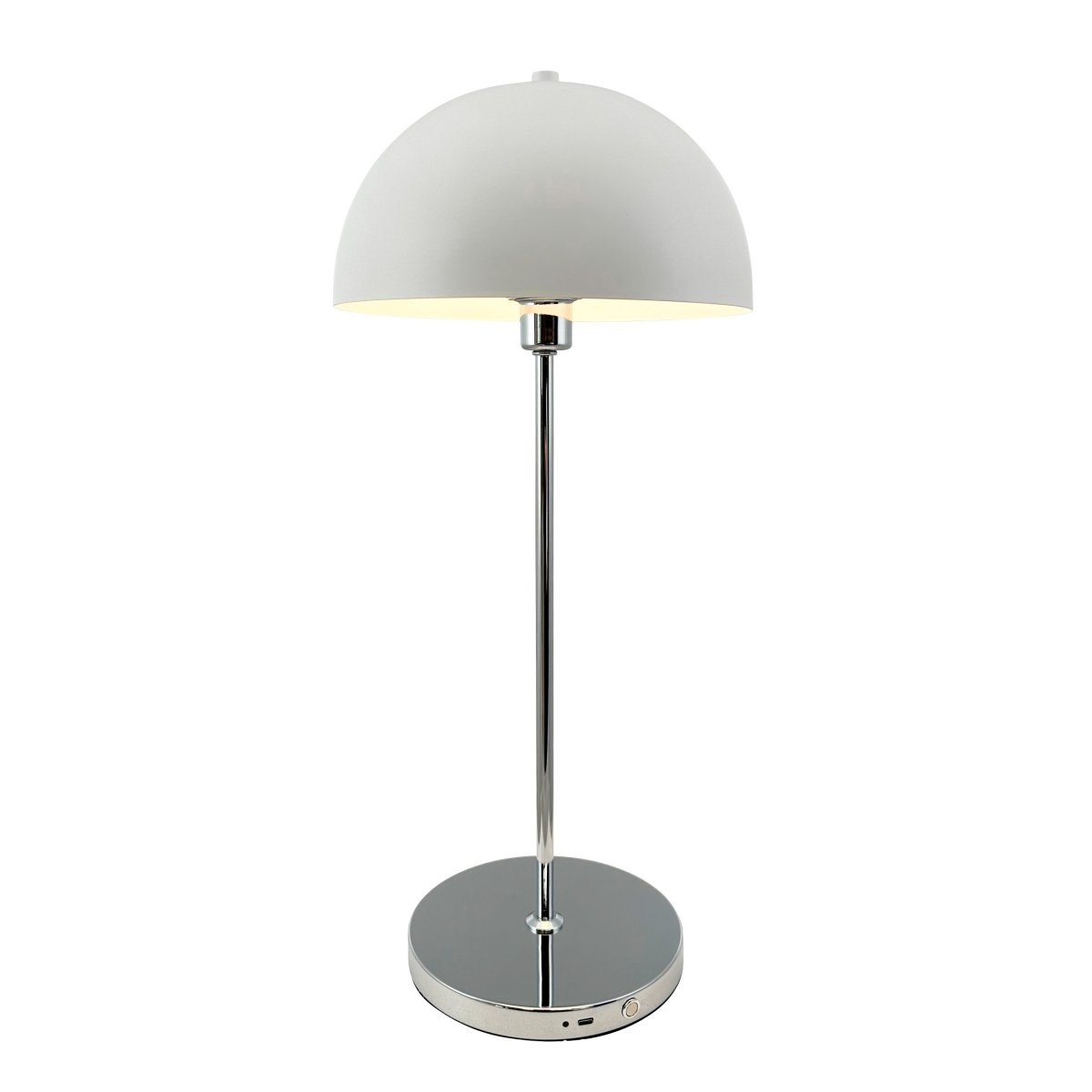 Lago 55cm Chrom bærbar Fra Dyberg Larsen - Den kan anv&auml;ndas b&aring;de inomhus och utomhus och har en batteritid p&aring; upp till &aring;tta timmar per laddning.