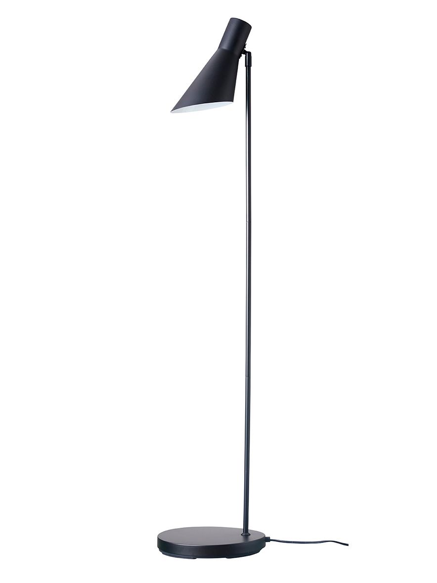 Denver Sort gulvlampe Fra Dyberg Larsen - Denver gulvlampe med sine lige linjer er b&aring;de elegant og praktisk med en unik stil og et funktionelt lys, der giver rummet en behagelig atmosf&aelig;re.
