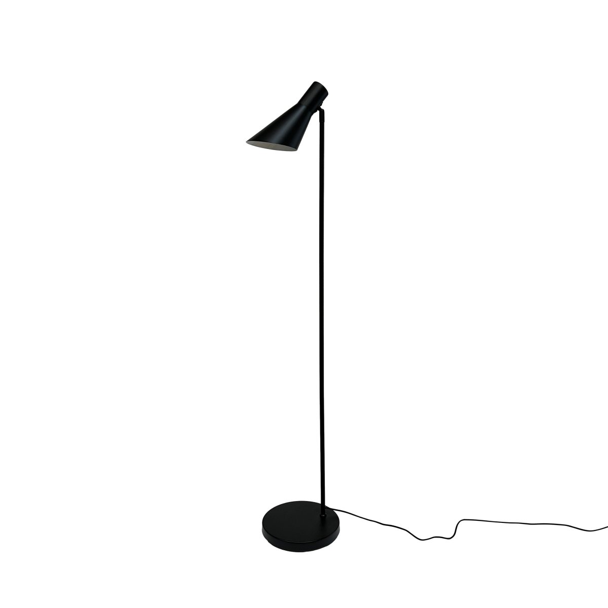 Denver Sort gulvlampe Fra Dyberg Larsen - Denver gulvlampe med sine lige linjer er b&aring;de elegant og praktisk med en unik stil og et funktionelt lys, der giver rummet en behagelig atmosf&aelig;re.