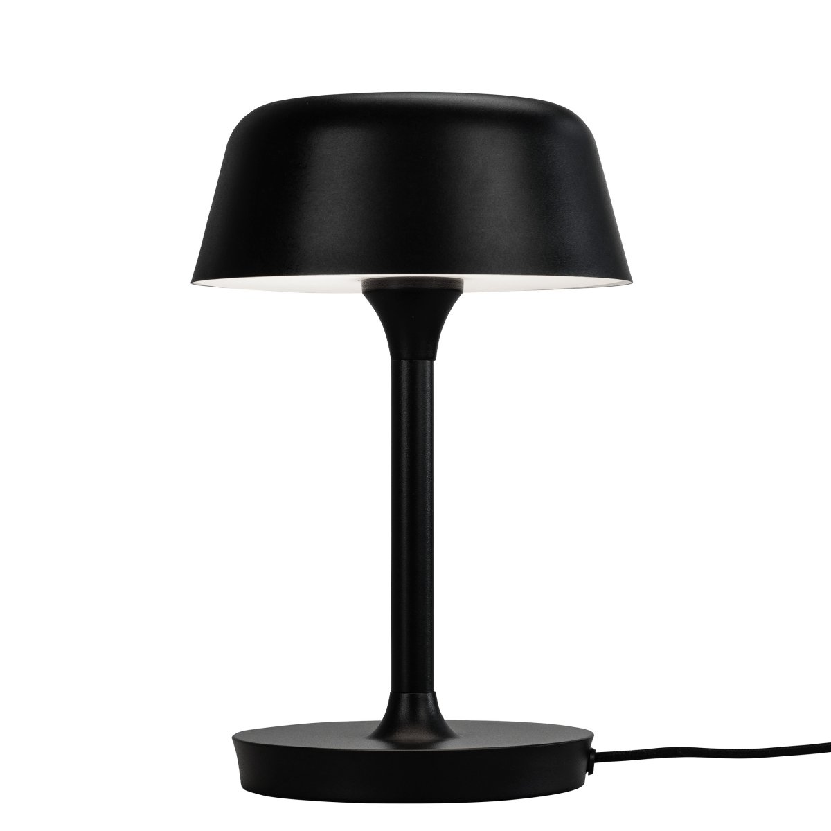 Valencia 30cm Sort bordlampe Fra Dyberg Larsen - Valencia bordlampe er en elegant og unik lampe, der spreder et smukt og behageligt lys.